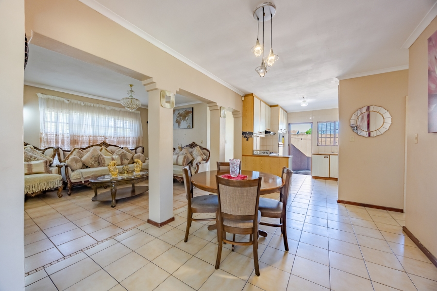 5 Bedroom Property for Sale in Bothasig Western Cape